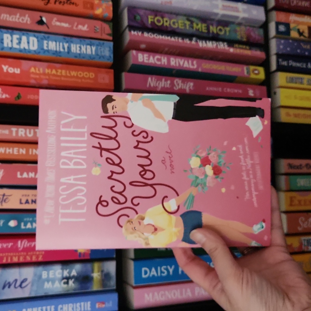 📚3/$20 Secretly Yours-Tessa Bailey